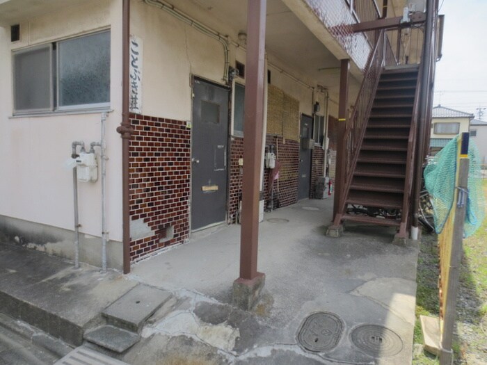 物件外観写真2　(エントランス部分)