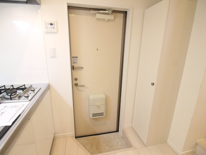 物件内観写真9　(玄関)