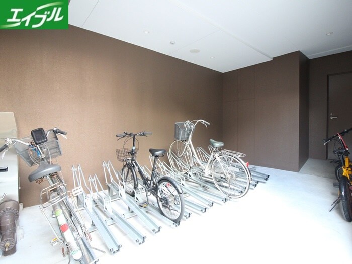 物件外観写真6　(駐輪場)