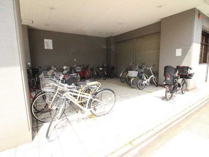 物件外観写真2　(駐輪場)