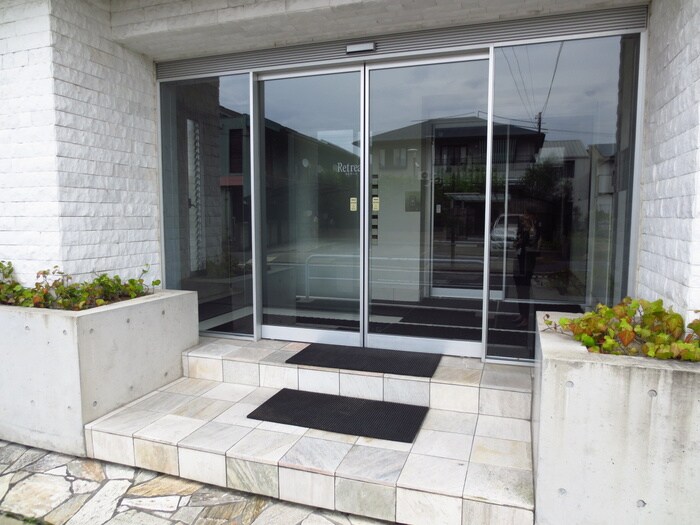 物件外観写真4　(エントランス部分)