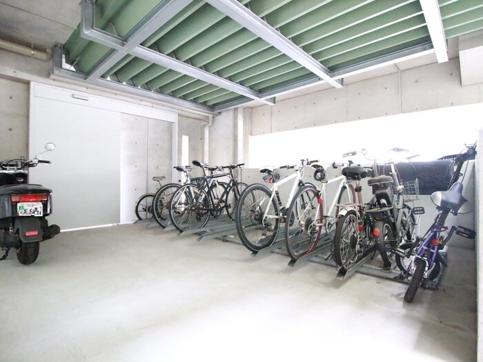 物件外観写真5　(駐輪場)