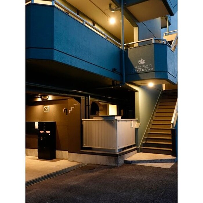 物件外観写真3　(エントランス部分)