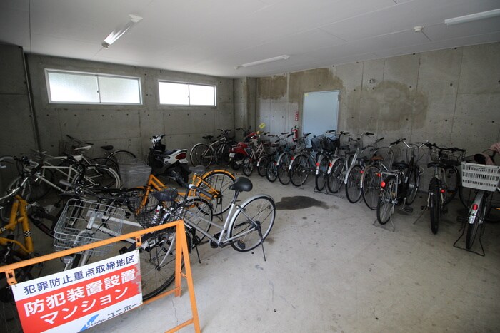 物件外観写真4　(駐輪場)
