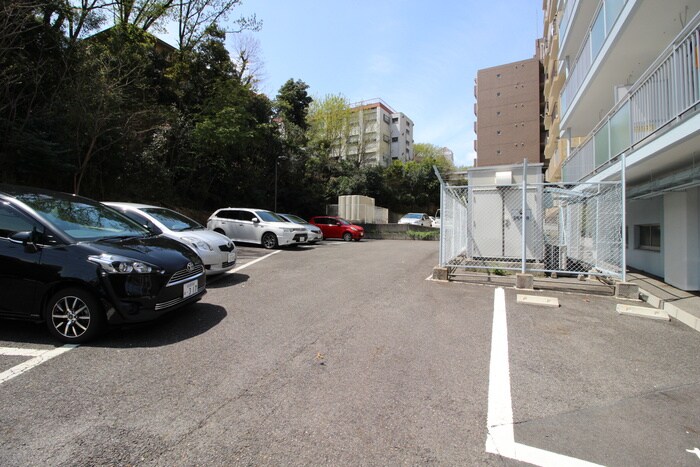 物件外観写真6　(駐車場)