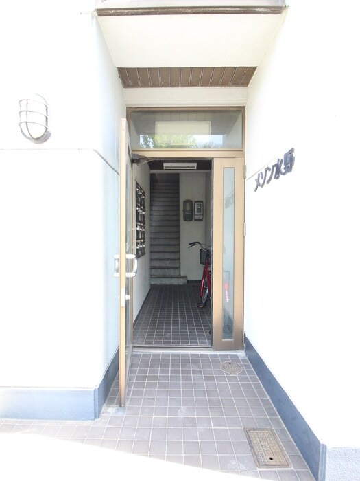 物件外観写真2　(エントランス部分)