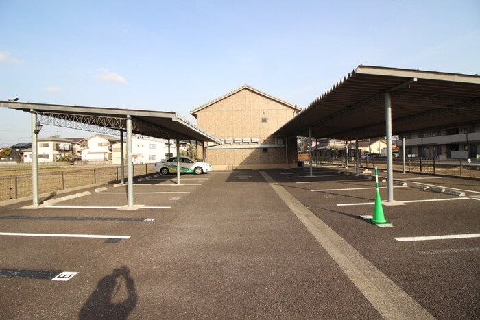 物件外観写真5　(駐車場)