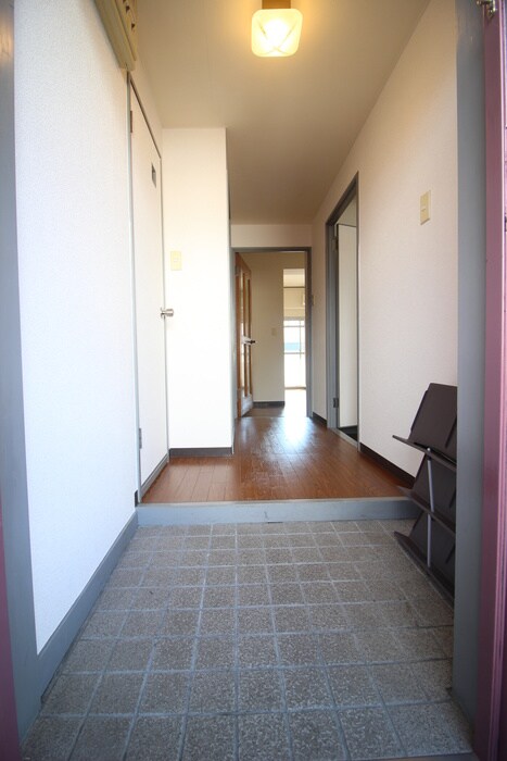 物件内観写真5　(玄関)