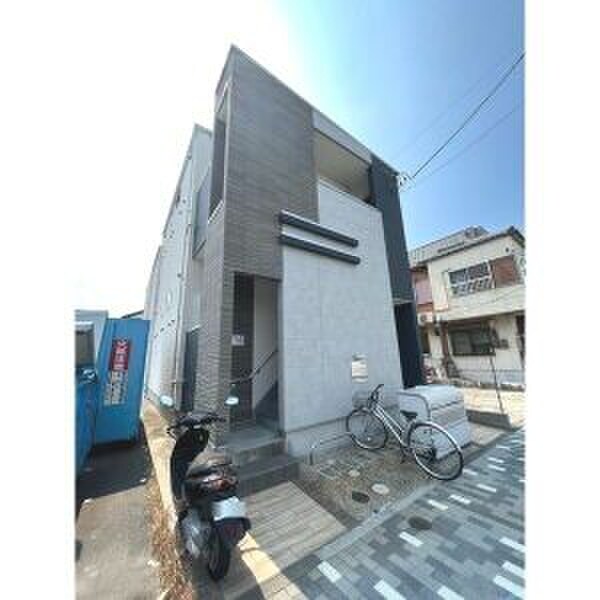 物件外観写真4　(エントランス部分)