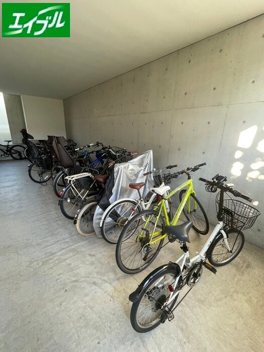 物件外観写真3　(駐輪場)