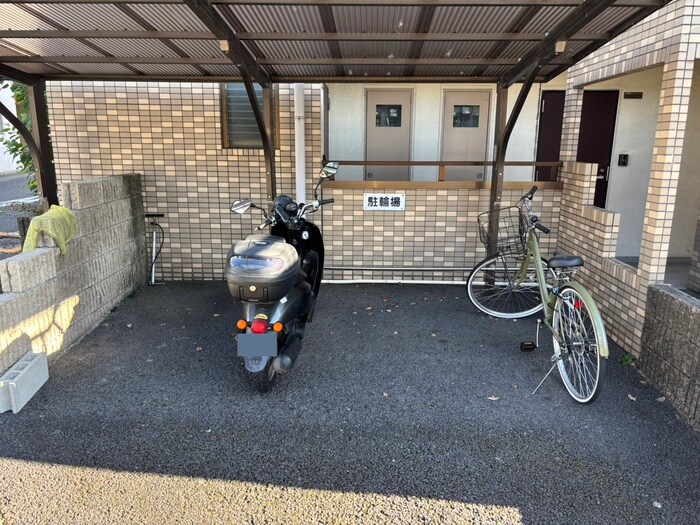 物件外観写真5　(駐輪場)