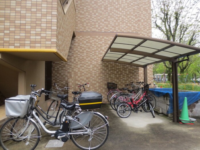 物件外観写真6　(駐輪場)
