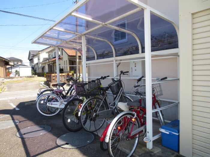 物件外観写真4　(駐輪場)