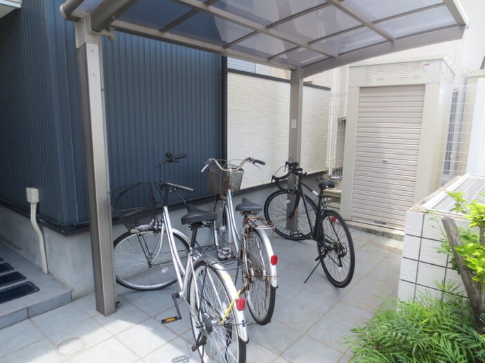 物件外観写真4　(駐輪場)