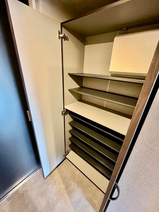 物件内観写真15　(靴箱)