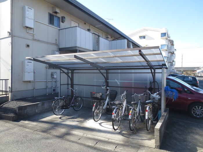 物件外観写真3　(駐輪場)