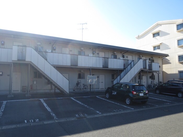 物件外観写真4　(エントランス部分)