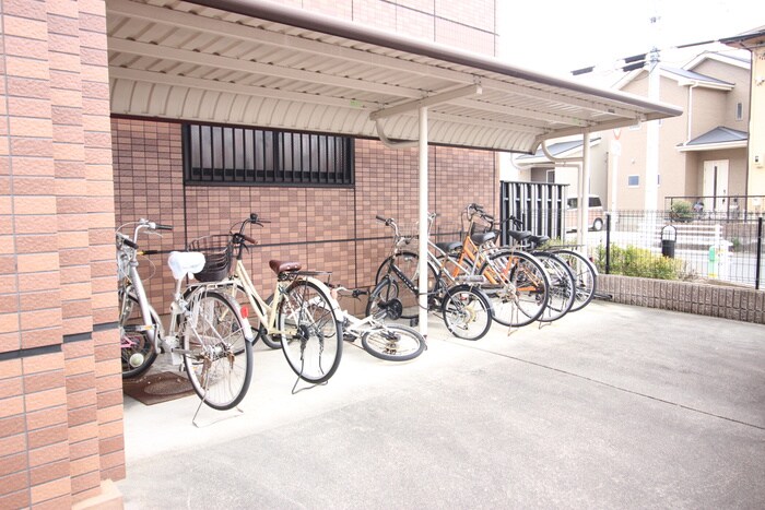 物件外観写真6　(駐輪場)