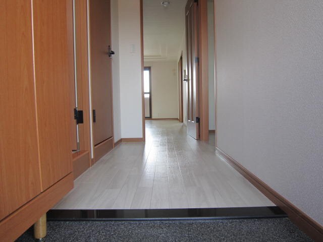 物件内観写真10　(玄関)