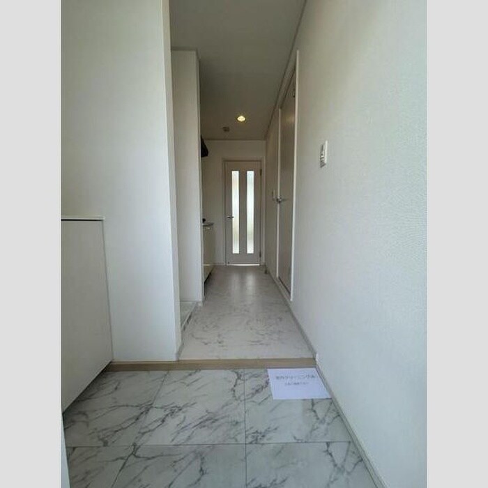 物件内観写真7　(玄関)