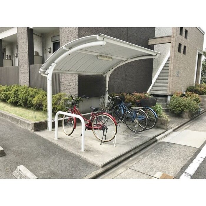 物件外観写真4　(駐輪場)