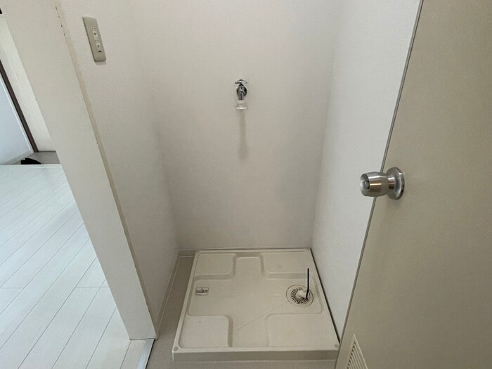 物件内観写真15　(洗濯機置場)