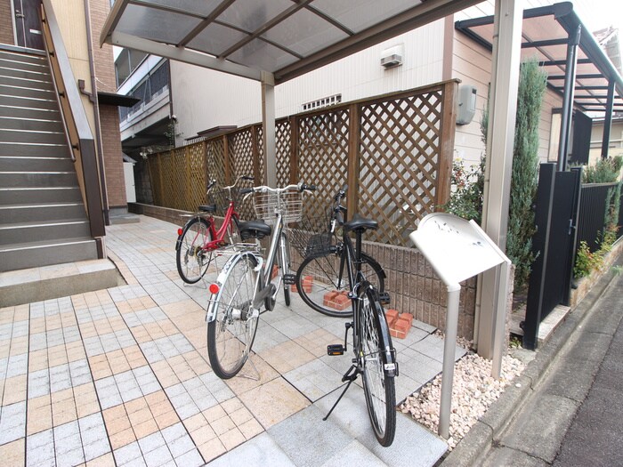 物件外観写真2　(駐輪場)