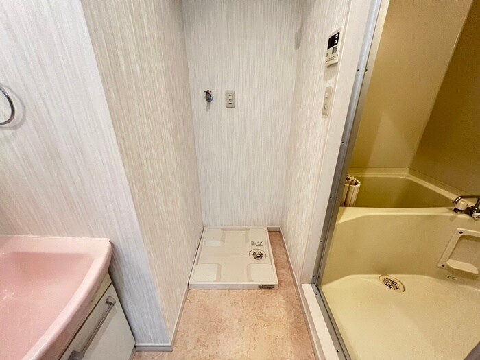 物件内観写真15　(洗濯機置場)