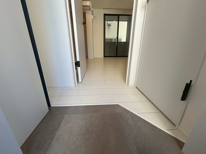 物件内観写真6　(玄関)