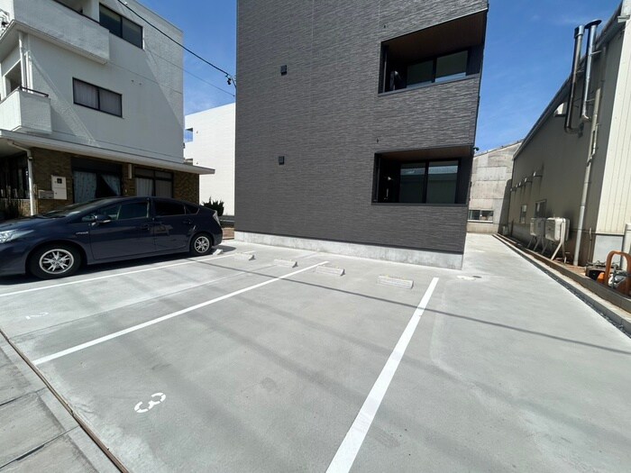 物件外観写真4　(駐車場)