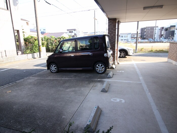 物件外観写真3　(駐車場)