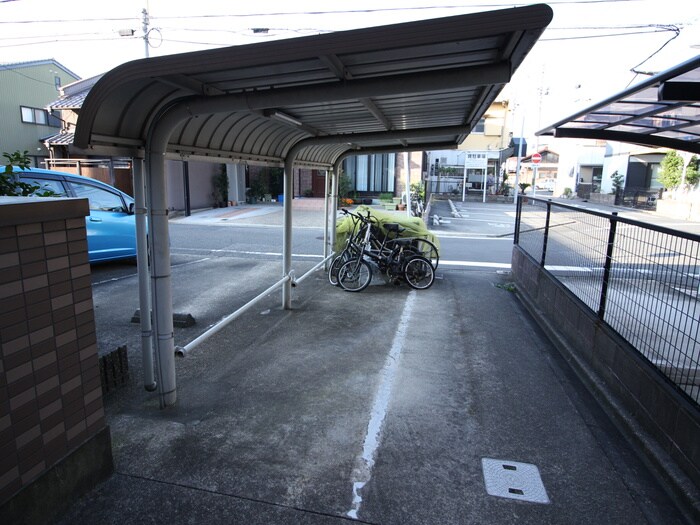 物件外観写真4　(駐輪場)