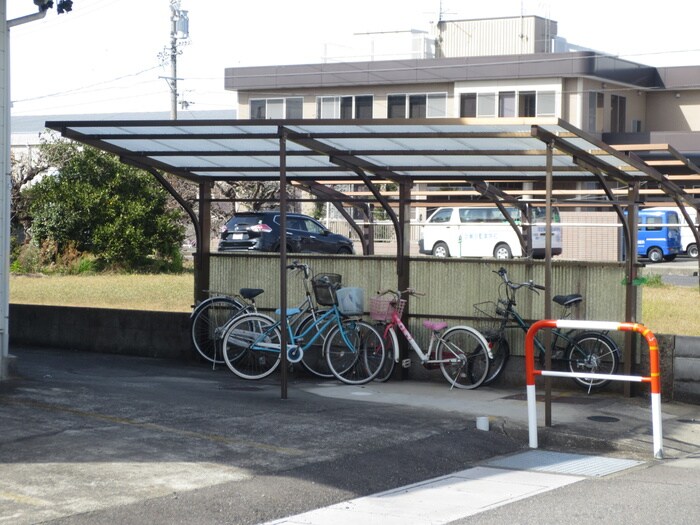 物件外観写真5　(駐輪場)