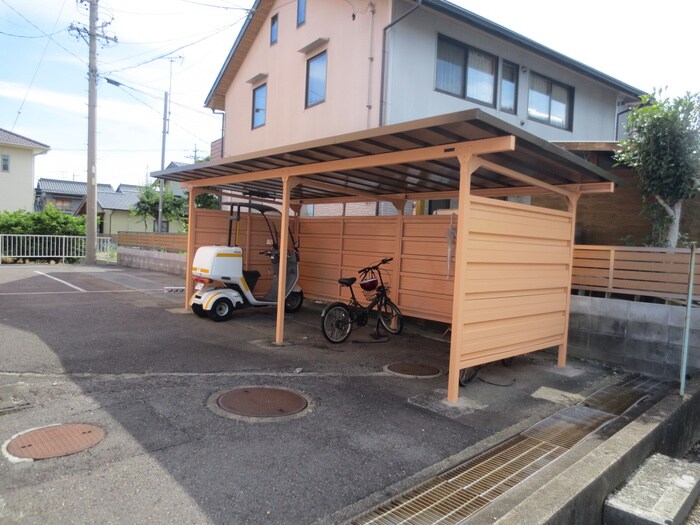 物件外観写真6　(駐輪場)