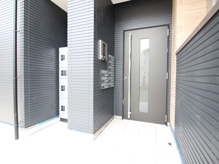 物件外観写真4　(エントランス部分)