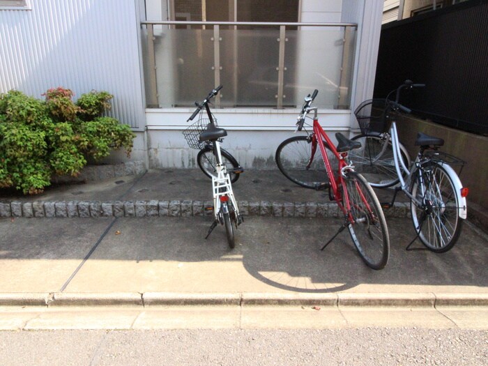 物件外観写真2　(駐輪場)