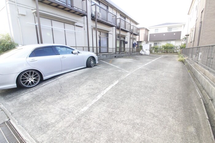 物件外観写真5　(駐車場)