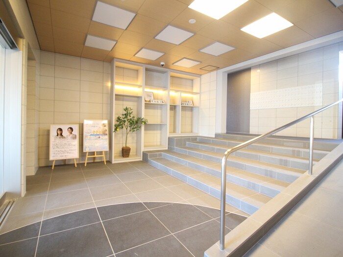 物件外観写真6　(エントランス部分)