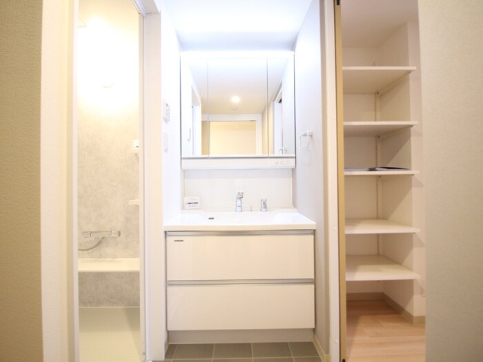 物件内観写真11　(洗面)