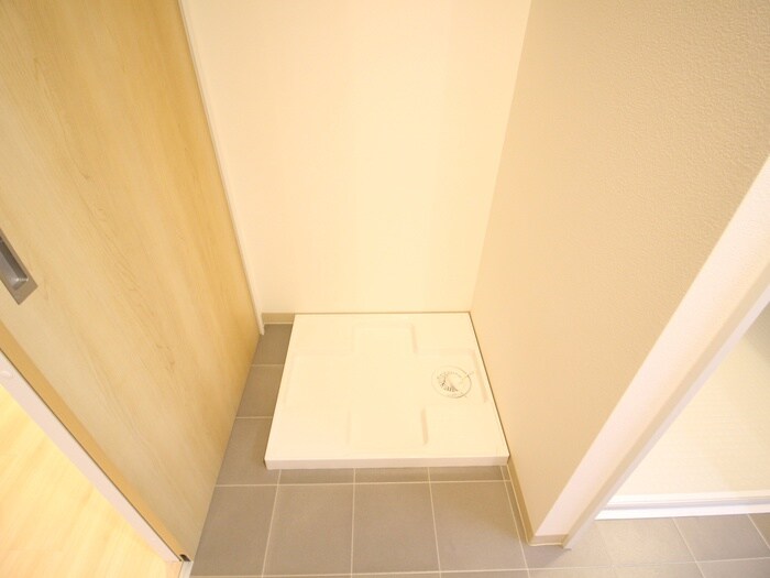 物件内観写真12　(洗濯機置場)