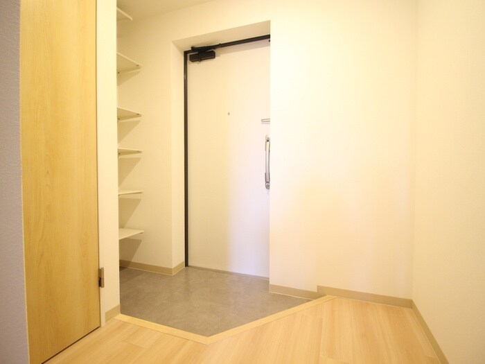 物件内観写真14　(玄関)