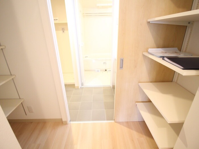 物件内観写真15　(収納)