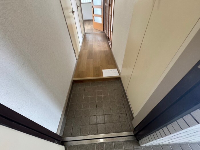 物件内観写真16　(玄関)