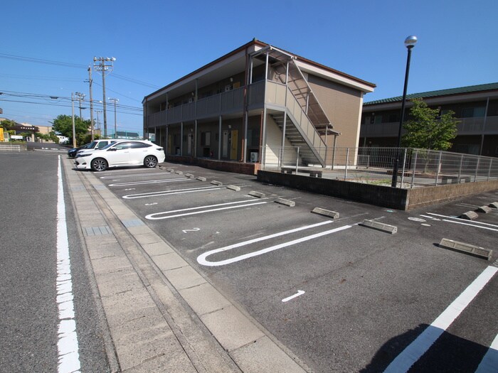 物件外観写真3　(駐車場)