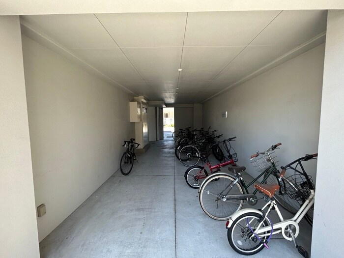 物件外観写真5　(駐輪場)