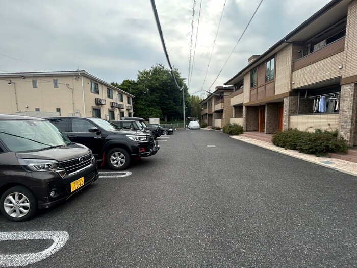 物件外観写真2　(駐車場)