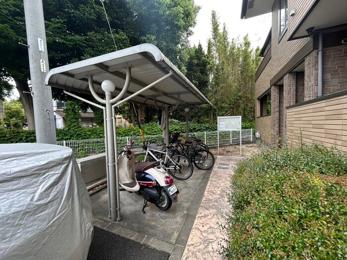 物件外観写真3　(駐輪場)