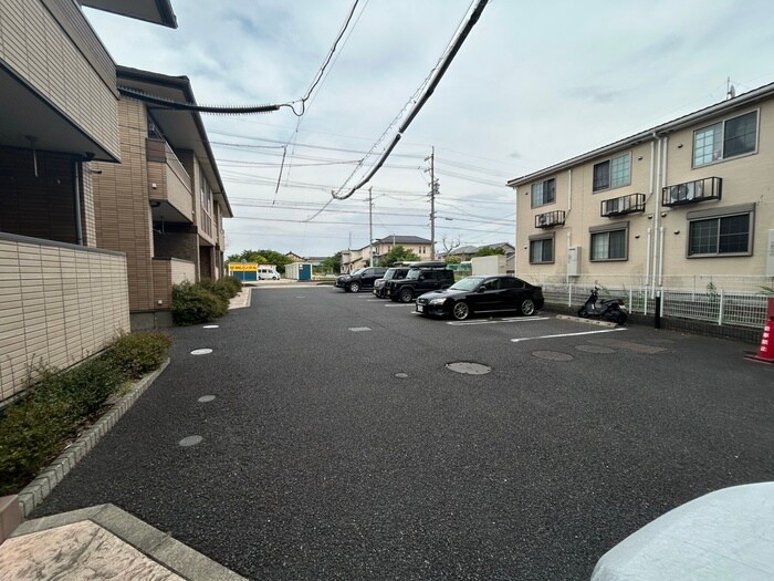 物件外観写真6　(駐車場)