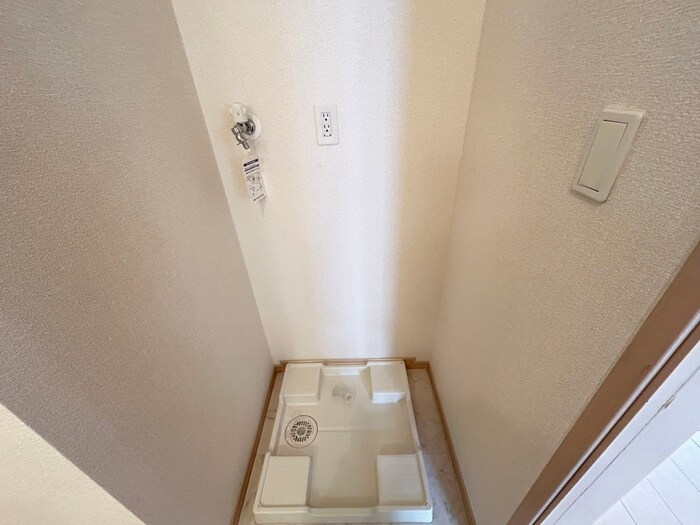 物件内観写真16　(洗濯機置場)