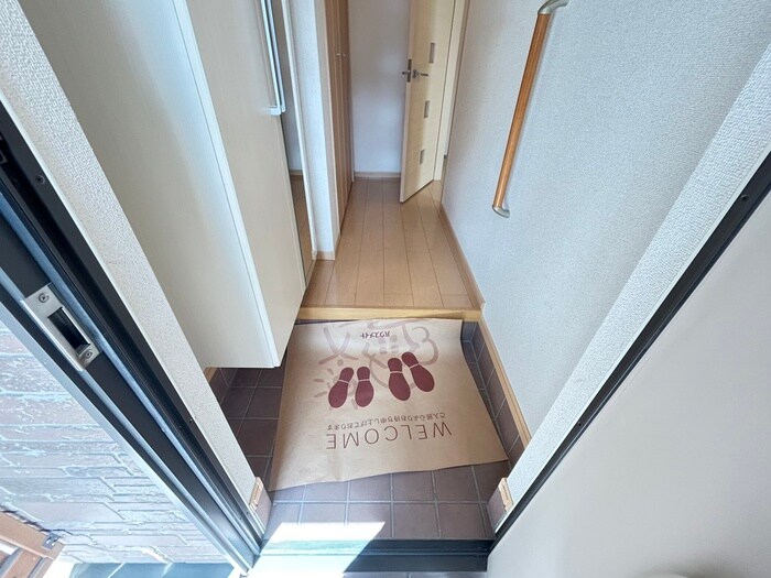 物件内観写真19　(玄関)